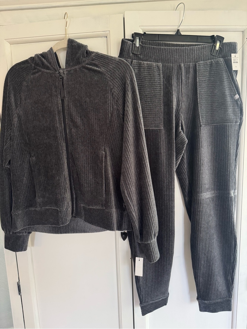 Talbots women’s  Charcoal Velour Zip Hoodie & Jogger Set small pants medium top